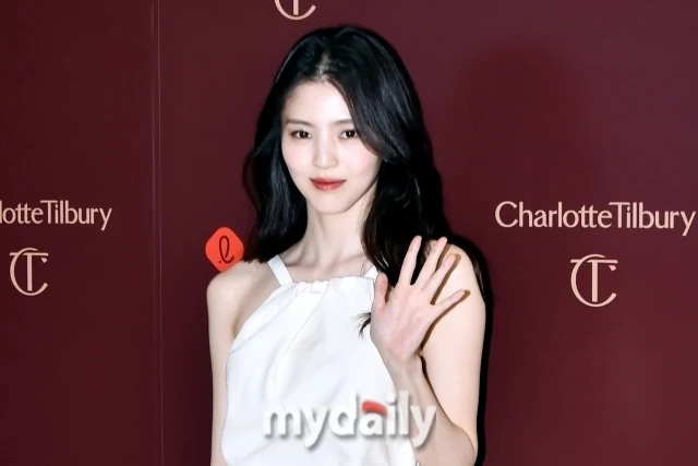 金赛纶在韩素希的帖子中留言,韩国网友们好奇两人的关系