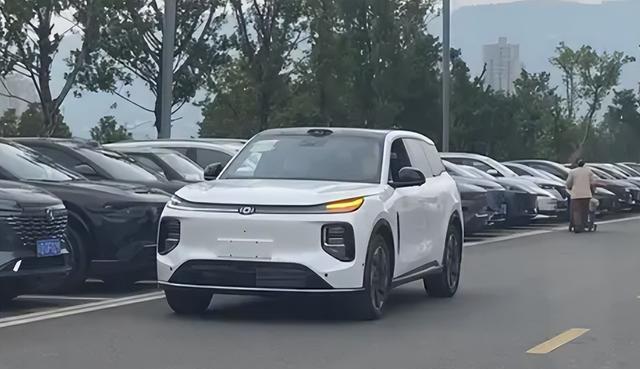 长安启源Q07实车到店！续航1400km+CDC悬架，不如同门深蓝S07？