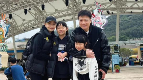 汤盈盈与妈妈哥哥共用一张脸！好多汤盈盈