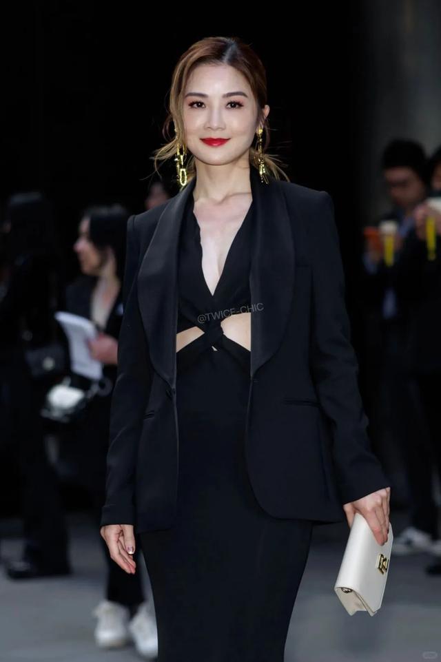 这夜,被45岁高圆圆43岁郭晶晶同框惊艳,对比韩国明星,美的出众