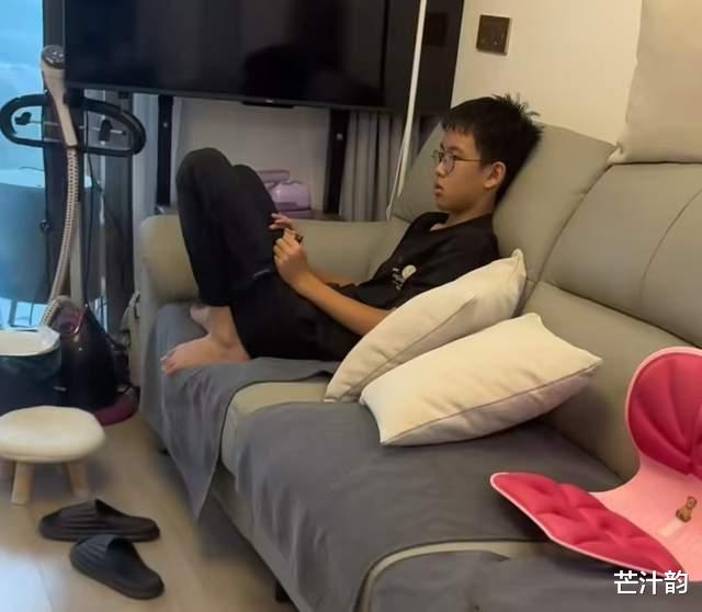 懂事!孙海洋小儿子孙辉洗碗做家务,姐姐孙悦被问是否能使唤孙卓