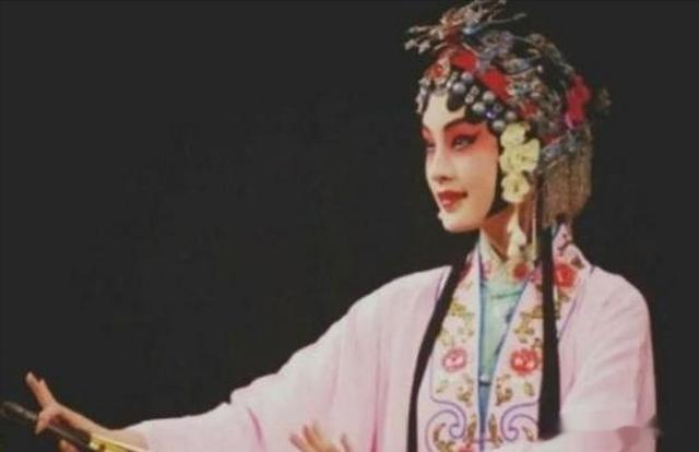 国家秘密培养她9年,她却转身踏入了娱乐圈,背后原因令人慨叹