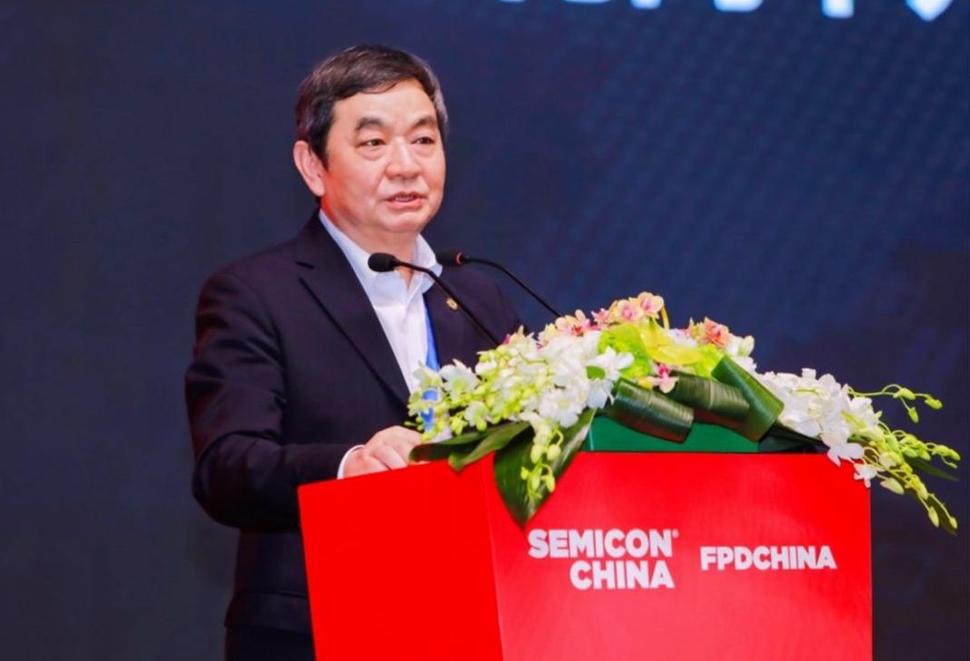 国产光刻机攻克，长江存储转向国产半导体设备，存储芯片快速替代