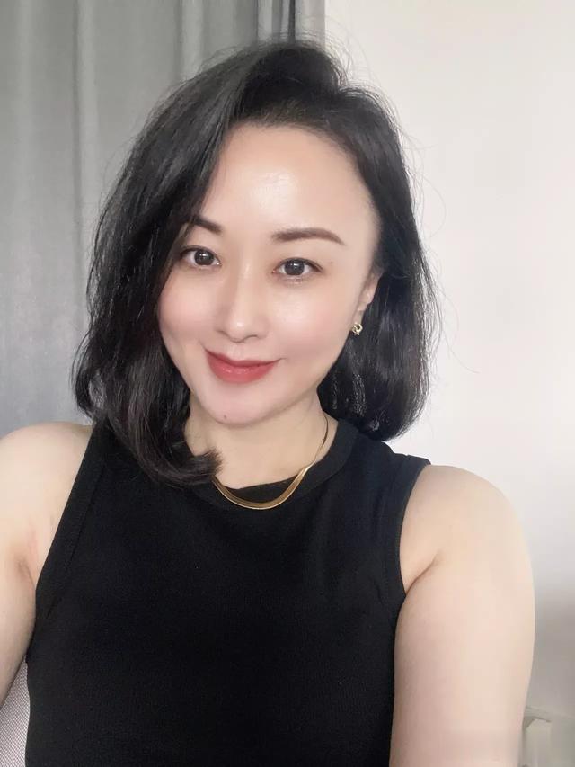 淡雅中年美少女,明眸皓齿,魅力四射!