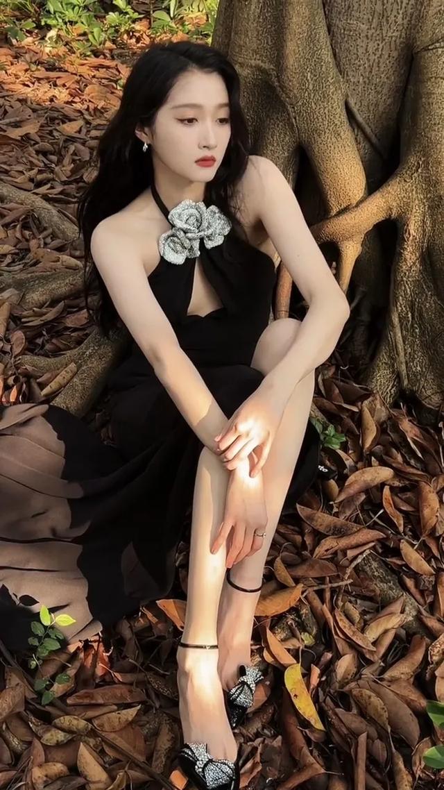 万茜、关晓彤大长腿