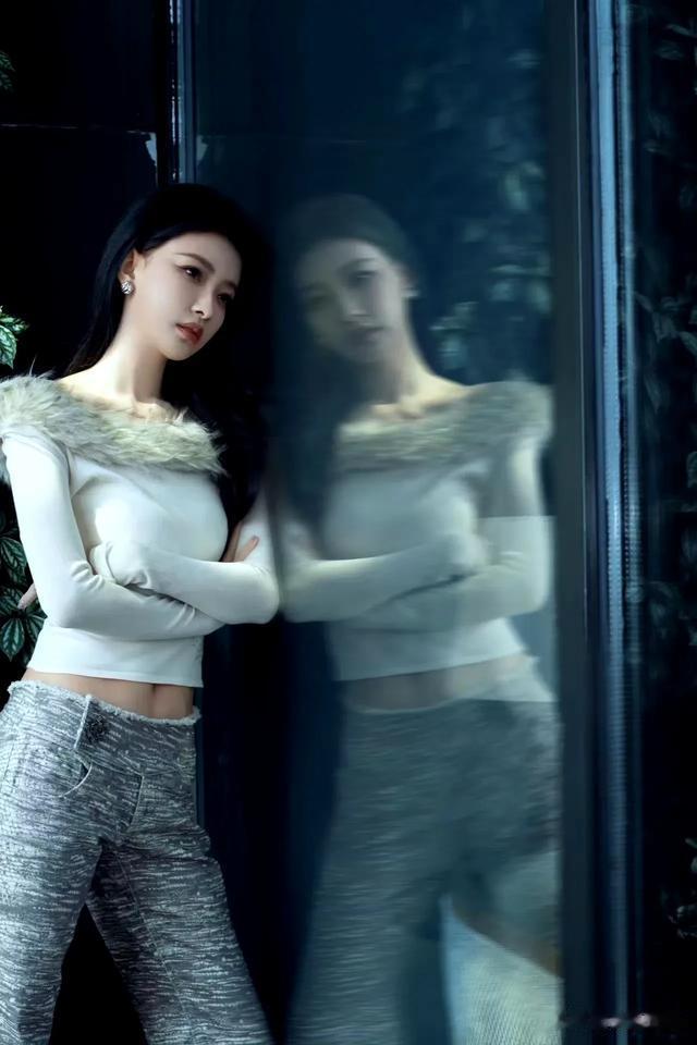 孙怡,性感双峰,傲娇示人