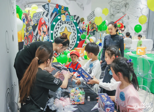 李晟李佳航为爱子庆生，6岁儿子浓眉大眼越长越帅，大名首曝光