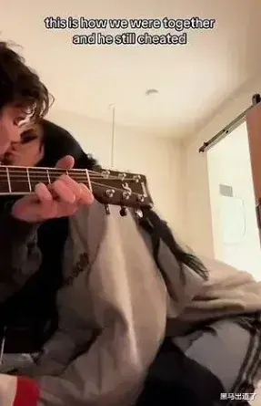 贝克汉姆19岁小儿子与30岁女友官宣,街头热吻超浪漫,贝嫂要哭了