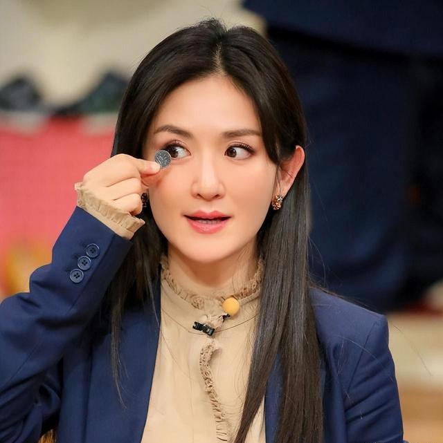 娱乐圈4大抠门精，聚餐不买单，送“假名牌”，欠钱还理直气壮