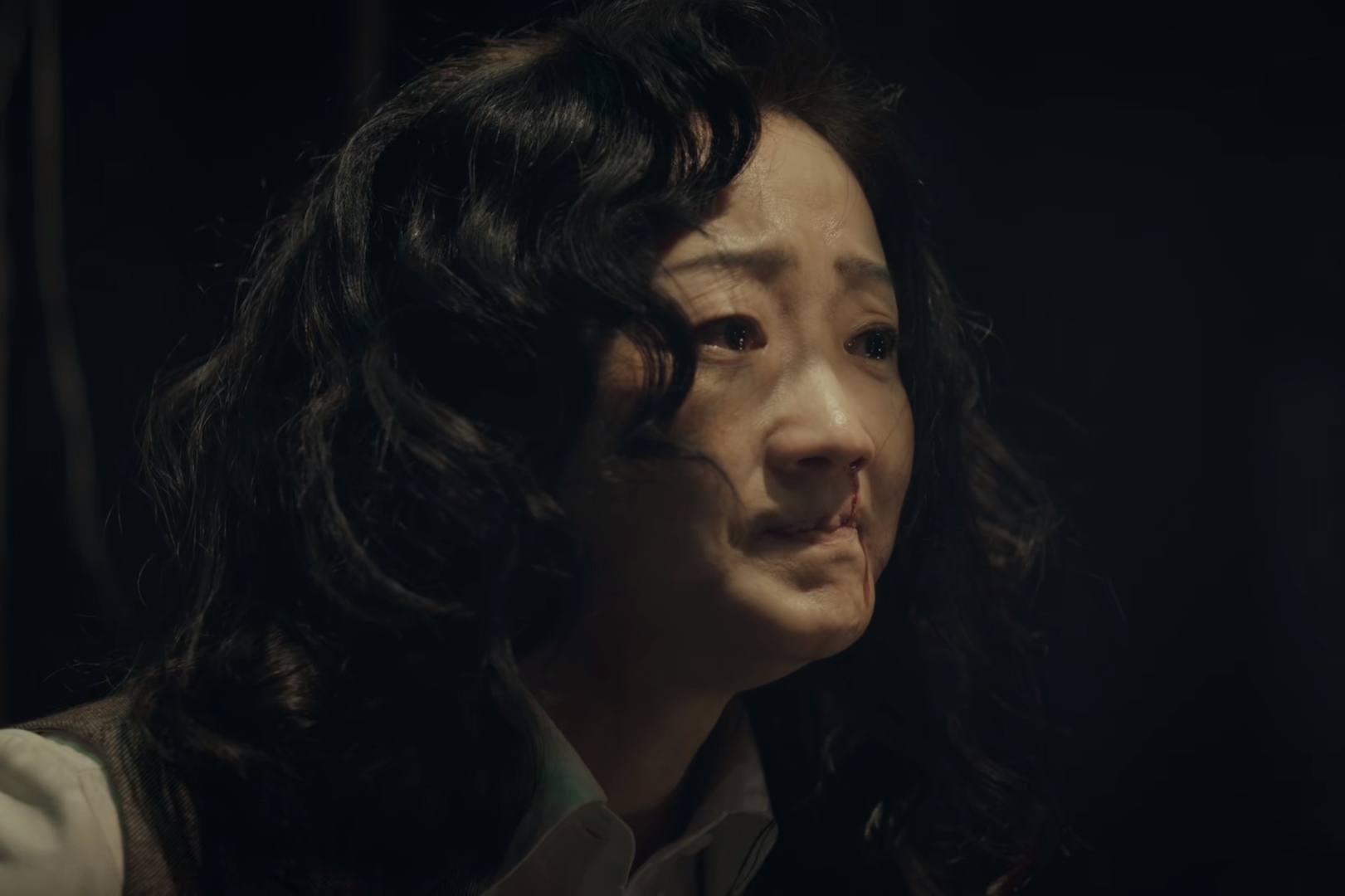 《孤舟》黄心斋遭枪杀,区昕萍主动赴死,才懂周幼非的结局多讽刺