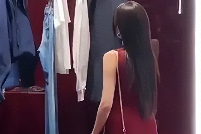 白鹿GUCCI晚宴出图,公主裙,深V连体裤,超厚底鞋,造型太