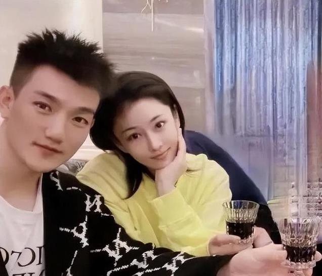 何捷年薪曝光！遭网友群嘲买不起一个包，张馨予霸气回怼护夫