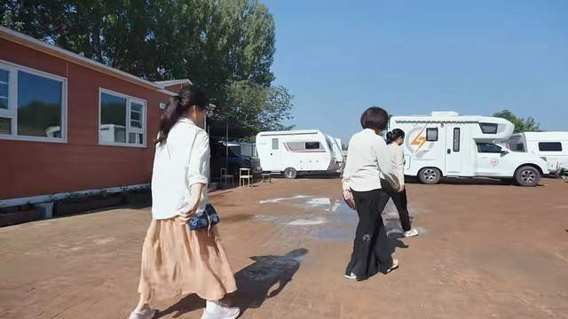 余秀华|三个普通女人的真人秀，苏敏是调和剂，余秀华鼓励完颜慧德去恋爱