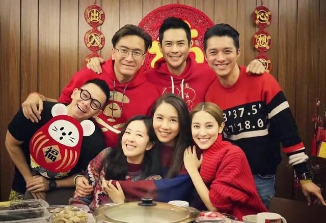 马国明庆生唐诗咏避嫌，隔着汤洛雯才合影，也没跟林子善对镜互动