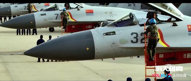 央一开播！35集军旅大剧来袭！李幼斌领衔，阵容深厚，不追都不行