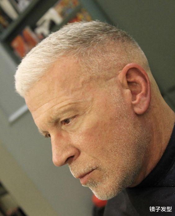 男人过了50岁，选这4种发型就对了，简单时尚真精神
