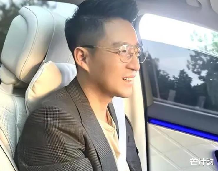 小S三女儿晒照庆生，穿粉上衣嘟嘴卖萌超可爱，被赞女大十八变