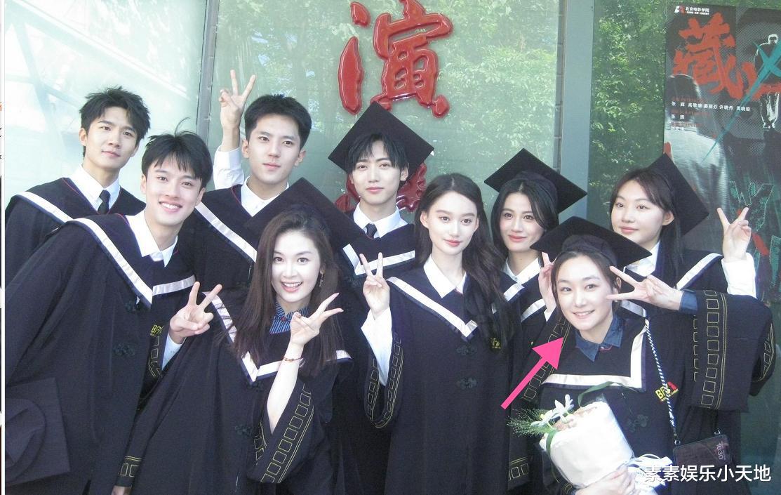 孙俪妹妹北电毕业照，和夏梦 焉栩嘉一同进入娱乐圈发展