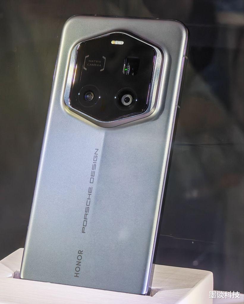 荣耀Magic7 RSR即将登场:一款灵感来自保时捷的旗舰手机