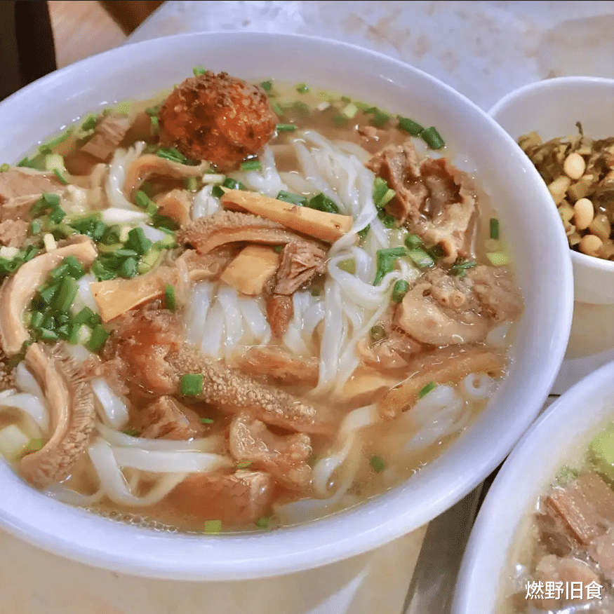 性价比高过三亚，小吃比厦门还多，这个南国小城最适合盛夏逛吃