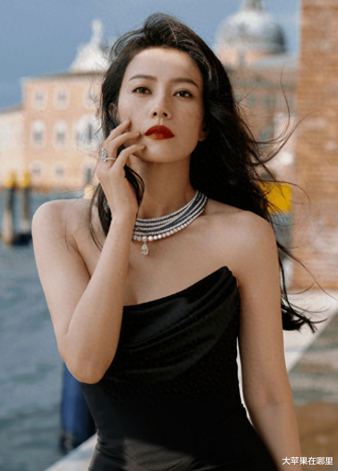 与高圆圆分手后，12年不恋爱没绯闻，47岁娶旺夫妻后事业彻底飞升