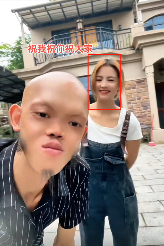 癞蛤蟆专吃天鹅肉!“妖魔”演员李平安,长相怪异却得“美艳”妻