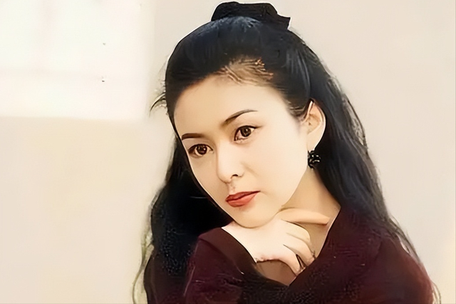 现嫌她们丑,当年追成狗!这几位发福的女明星,当年都是大美女