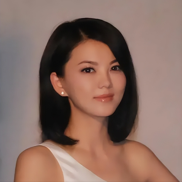 事实证明,47岁身家5000亿的李湘,已走上了演员的“另一条大道”