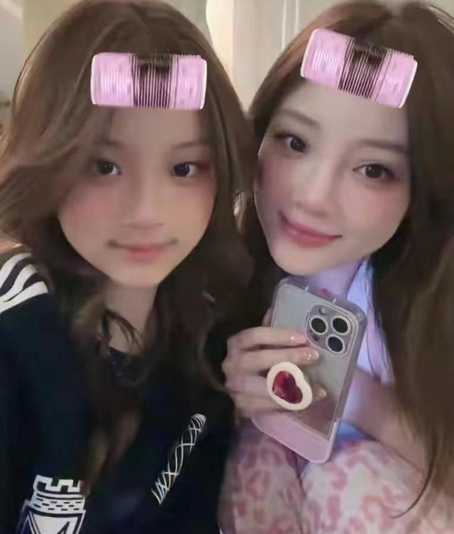 李小璐女儿太成熟,11岁肤白貌美染红发,五官堪称翻版李小璐