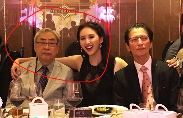 悲惨的小黎姿:被亲爹送给大51岁富豪赚生活费,亲爹却拿钱养小三