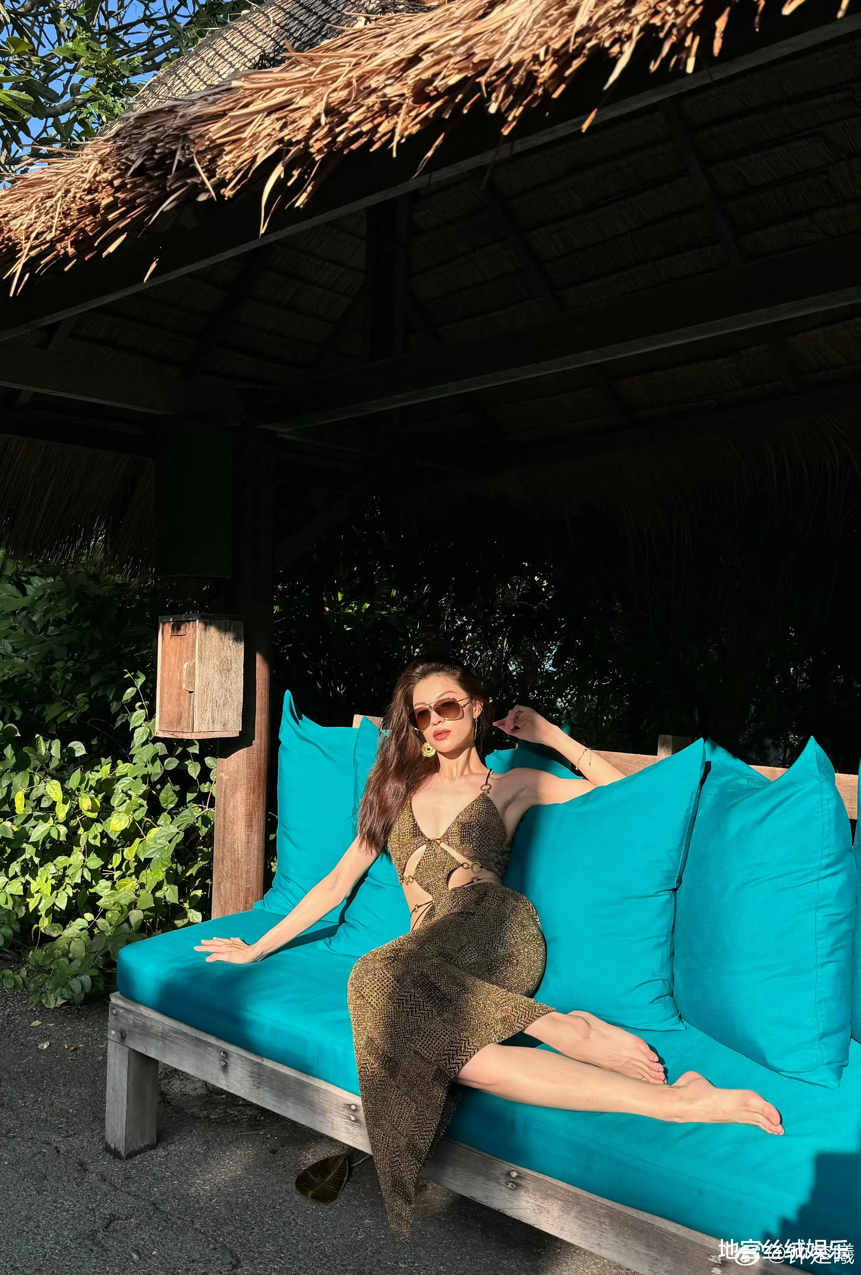 钟楚曦侯雯元旅游对比!她容光焕发,他精神涣散,网友:正常操作