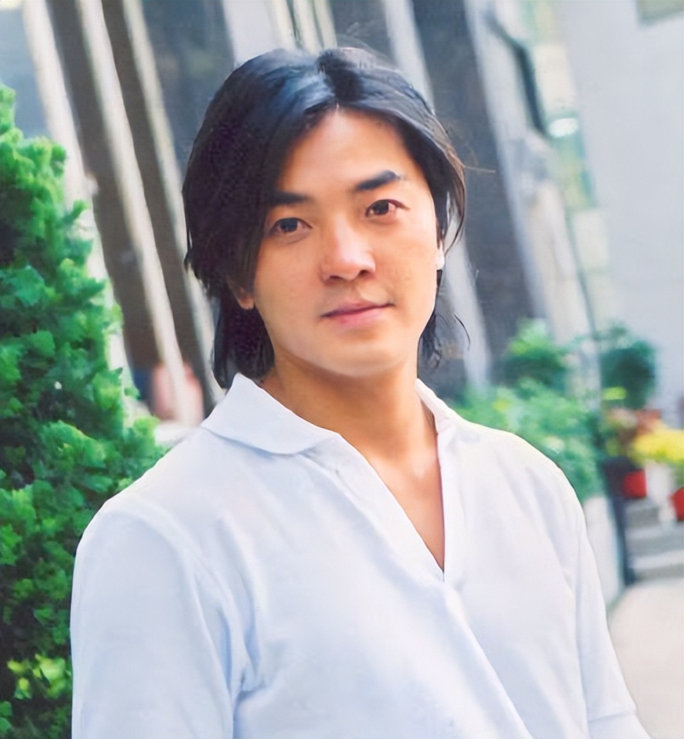 真假？曝郑伊健离婚，和妻子各玩各的互不干涉，定居日本原因被扒