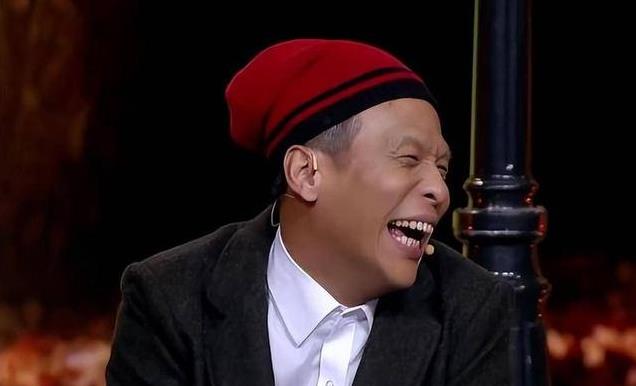 与原配结婚七年,成名后却立马离婚娶美女粉丝,宋小宝如今怎样?