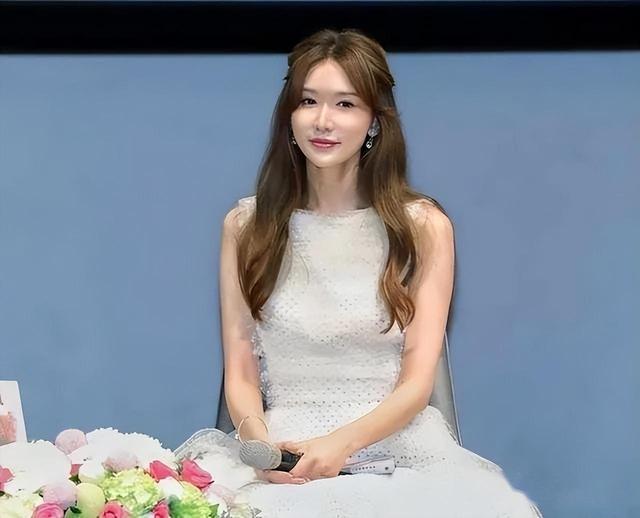 “黑泽志玲”宣布永久退出娱乐圈!或因被日本籍老公将假体打出!