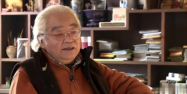 周迅十七岁时,潘鸿海给她画了26幅“人体画”现在一幅价值千万