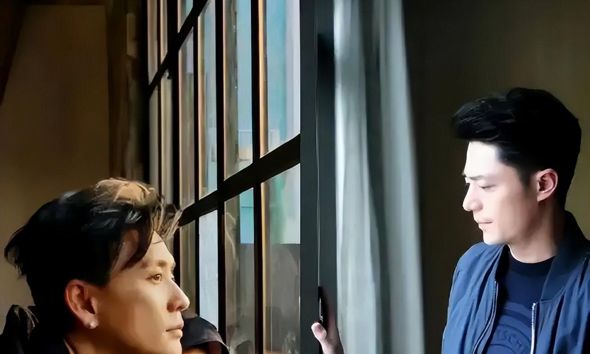 29秒引爆热搜，消失8年的霍建华官宣喜讯，48岁林心如功不可没