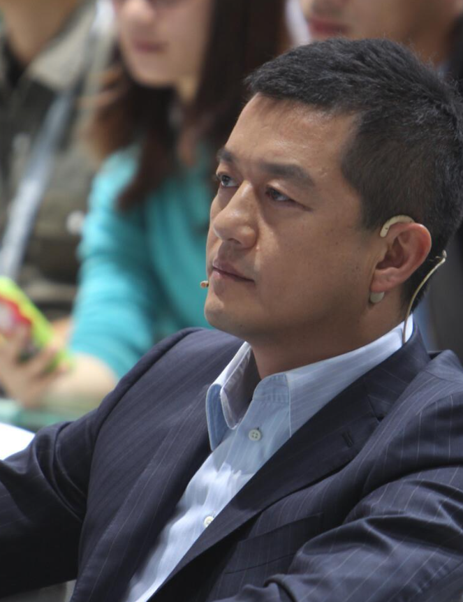 53岁李亚鹏直播中痛哭!债务缠身无法脱身,普通人千万别学做生意