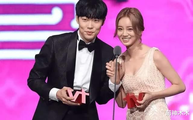 韩素希柳俊烈分手！因出轨风波爆发矛盾，距离官宣恋情不到2周