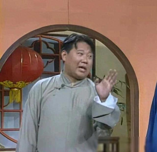 50岁的郭德纲生活现状! 1、住着3000万的大别墅 2、开