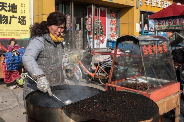 街边廉价小吃被捧成“高价网红”,专割年轻“韭菜”,真吃不起了
