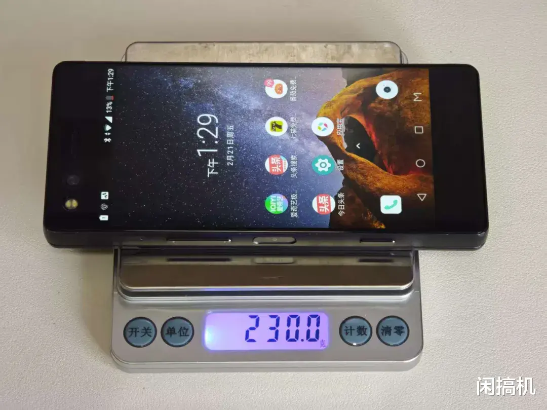 150元撿漏“折疊屏”手機(jī)，自帶兩塊5.2寸屏，流暢玩NDS游戲