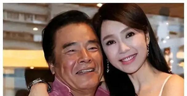 “6个老婆”同住一屋，每人每月7万零花钱，71岁又娶第七房小娇妻