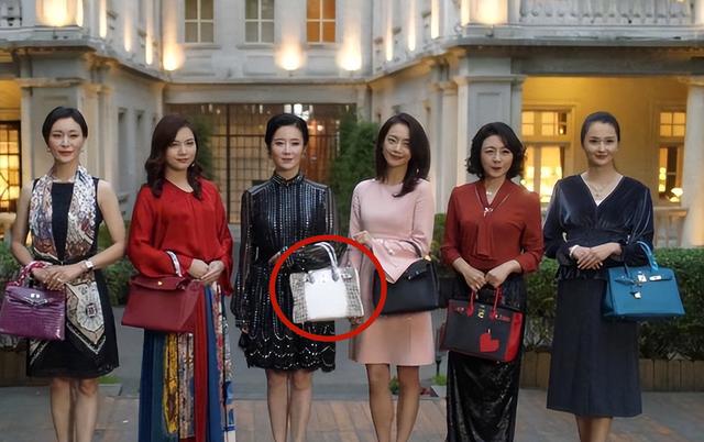 “不要倚老卖老”周扬青贴脸开大,网友:她已经三分钟没提爷爷了