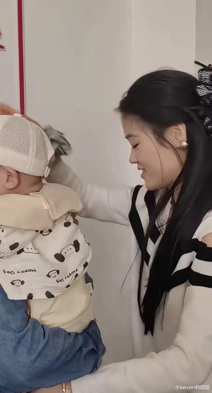 大衣哥儿媳妇陈萌近照曝光，结婚后越发好看，网友：像是过日子的