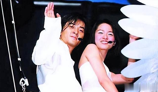 别再可怜郑伊健了!妻子蒙嘉慧扯下他的遮羞布,难怪他会长居日本