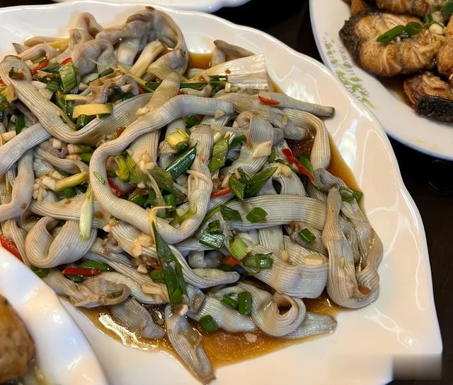 丈母娘去福建看女儿,吐槽亲家晚餐太抠门,结果发现小丑是自己