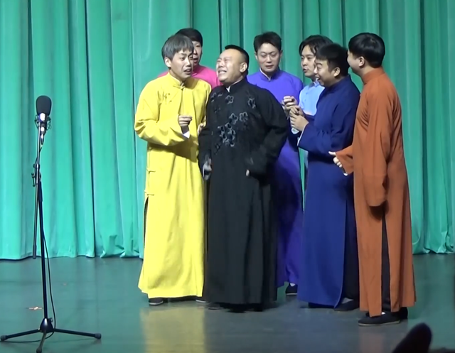 相声|相声《导演的心事》剧场版曝光,和春晚不一样,网友纷纷点赞