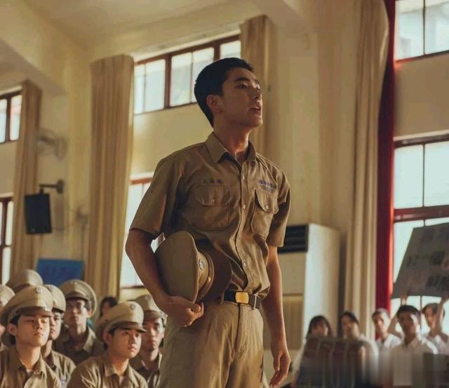 曾敬骅来自中国台湾的青年男演员，长相帅气迷人，演技精湛。