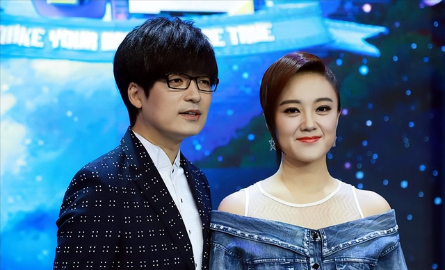 消失的王小海,戳穿了玖月奇迹的尴尬处境,原来凤凰传奇早有暗示