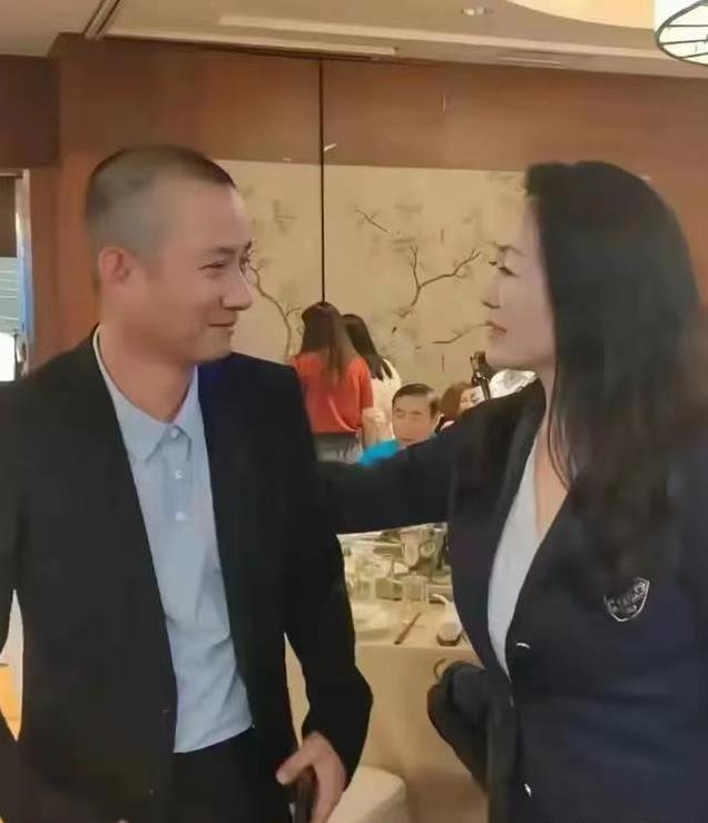 42岁姚笛罕见现身,朋友圈自曝3年不化妆没戏拍,网友直呼认不出